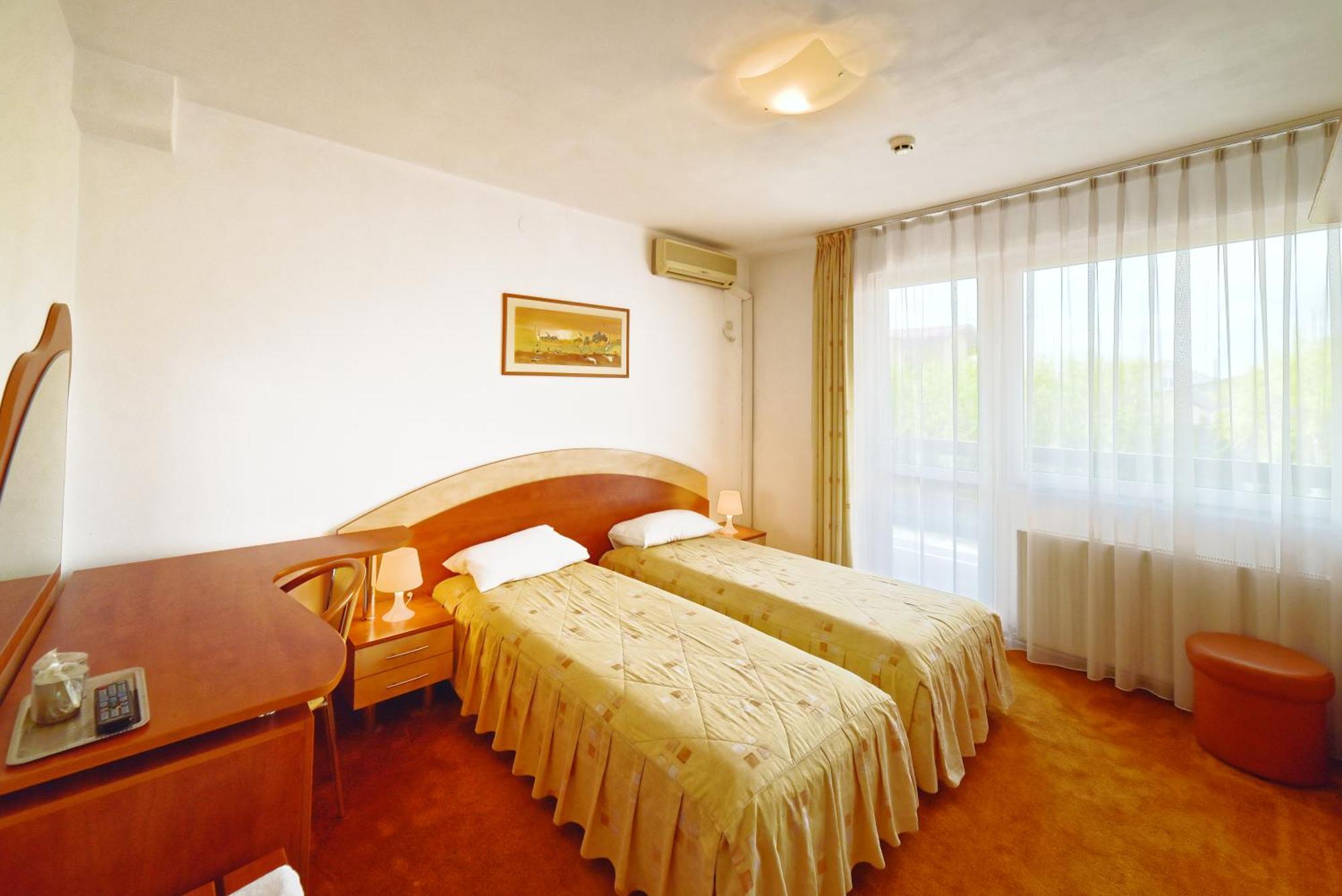 Hotel Oasis Braşov Esterno foto