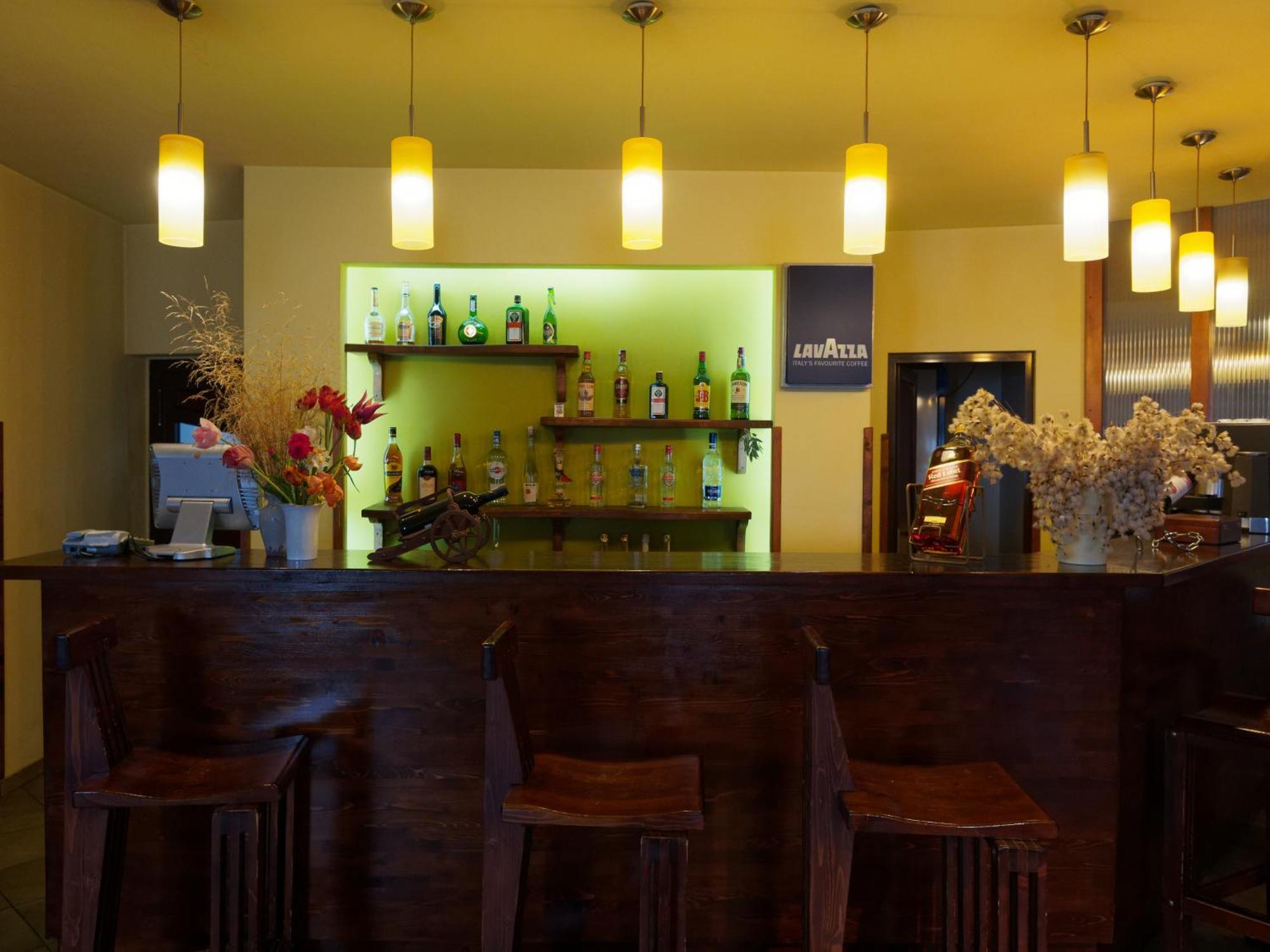 Hotel Oasis Braşov Esterno foto