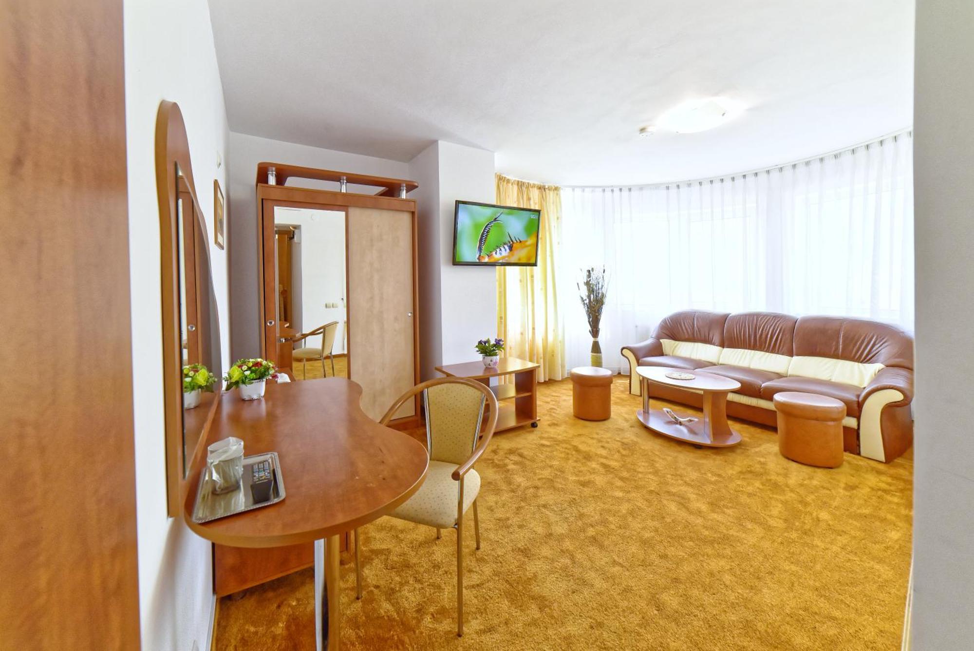 Hotel Oasis Braşov Esterno foto
