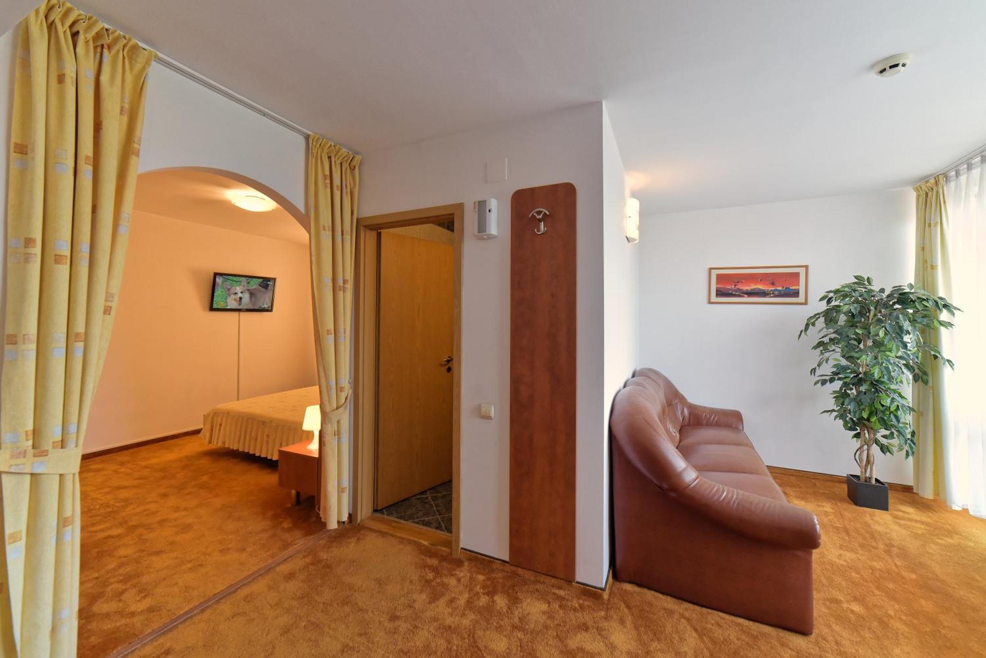 Hotel Oasis Braşov Esterno foto