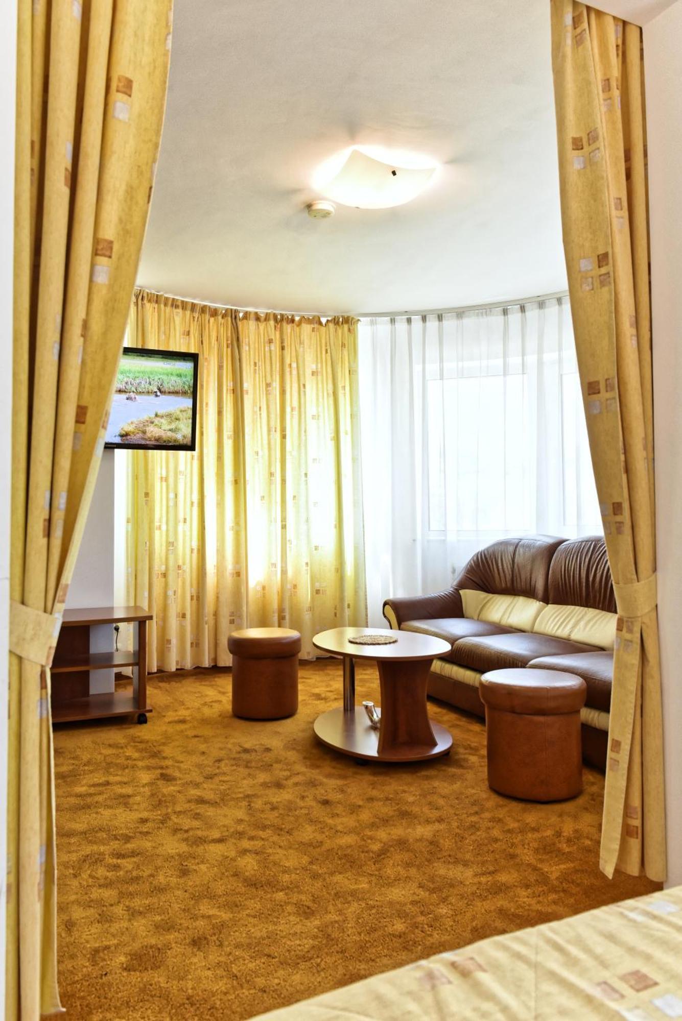 Hotel Oasis Braşov Esterno foto