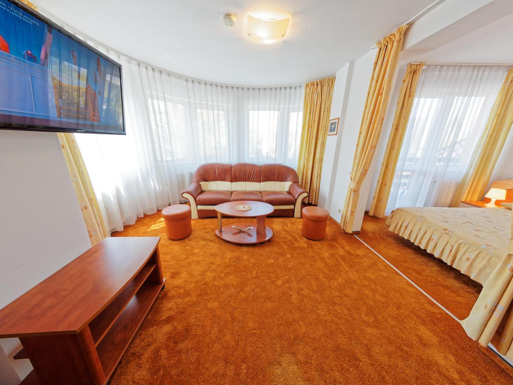 Hotel Oasis Braşov Esterno foto