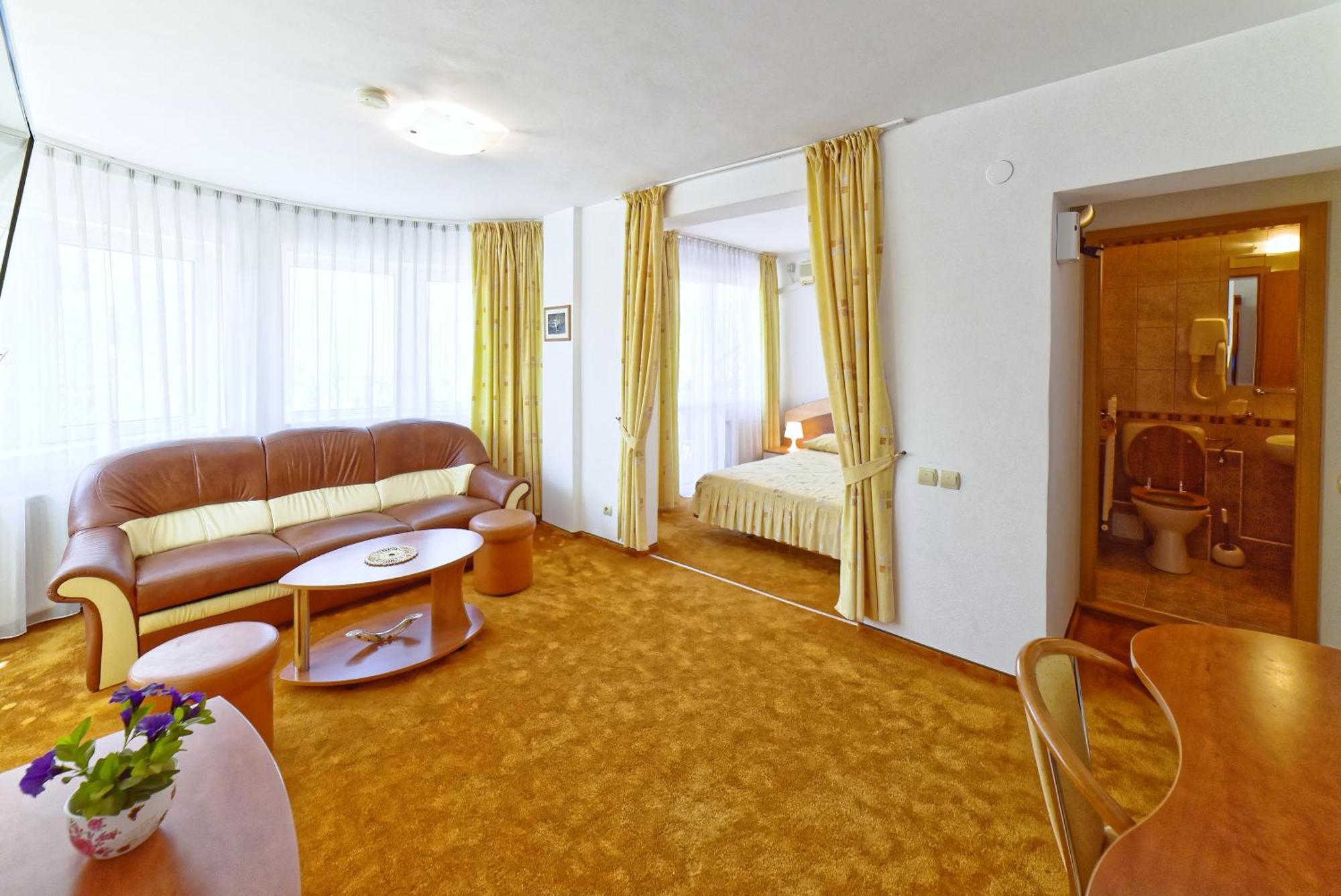 Hotel Oasis Braşov Esterno foto
