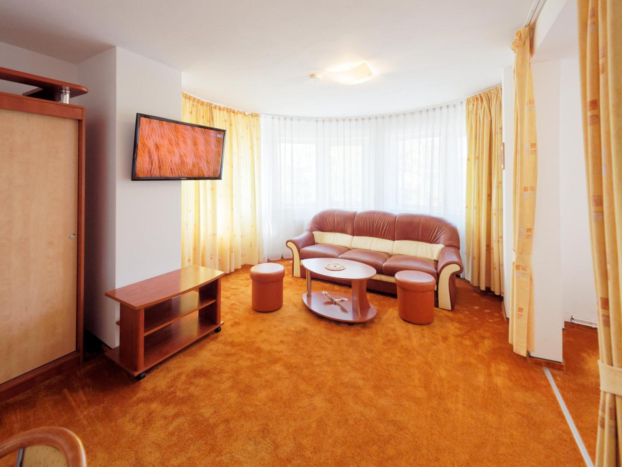 Hotel Oasis Braşov Esterno foto