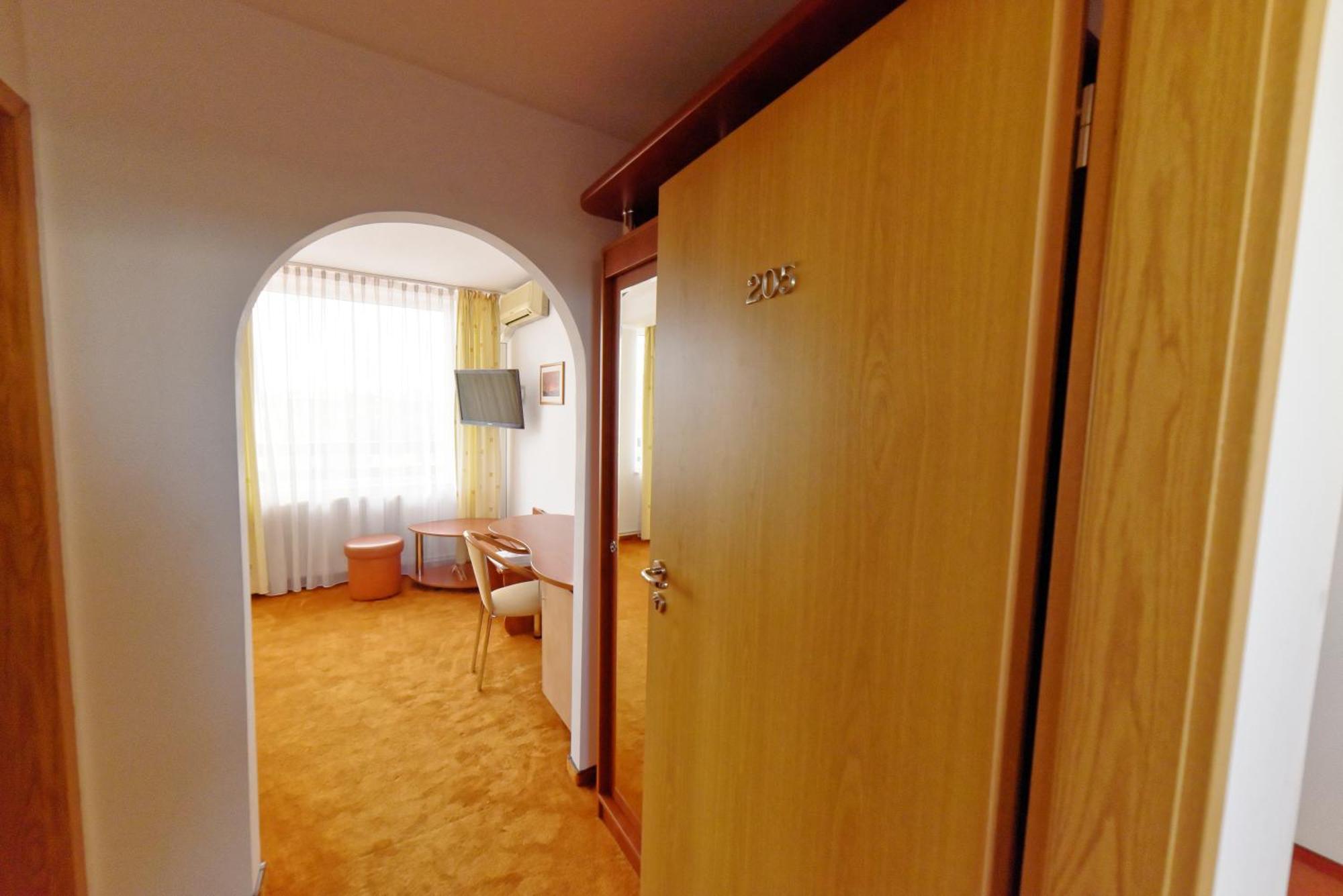 Hotel Oasis Braşov Esterno foto
