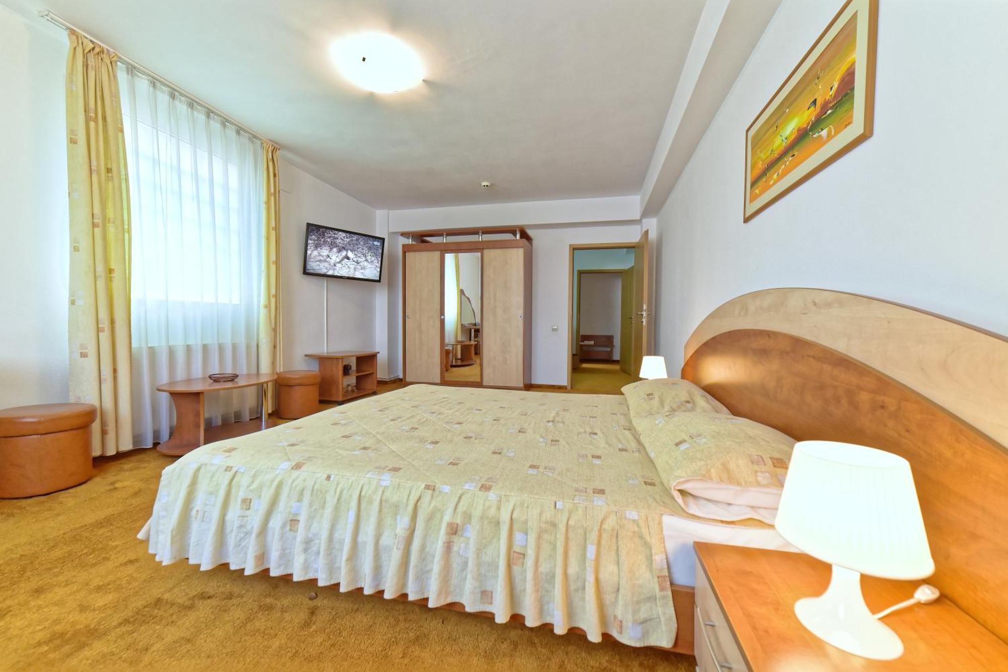 Hotel Oasis Braşov Esterno foto